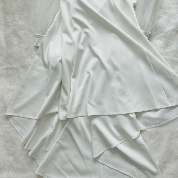 Showpo Semi-New Off-Shoulder Mermaid Women's Statement Sleeve White Gown Size 4 - Picture 9 of 13